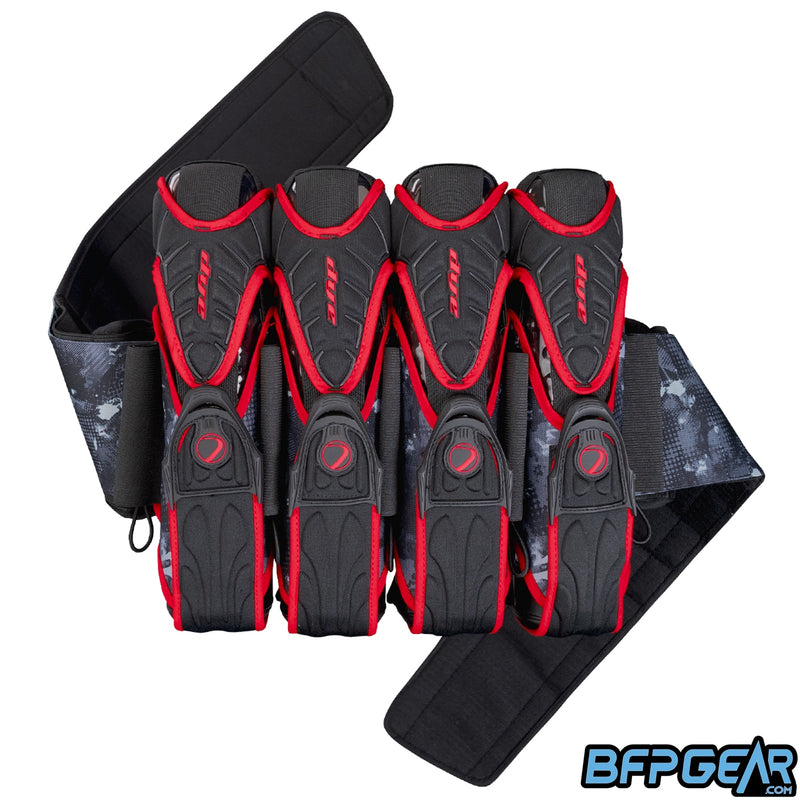 The Dye Assault harness in the 4+5 configuration. 4 main pod sleeves with 5 extra sleeves to hold more pods. Comes in Dyecam Black and Red.