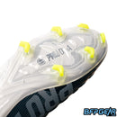 In the middle of the front spikes are extra smaller, shaped studs for even more stability. If you're crouching forward to launch as fast as possible, then this is your launch control.