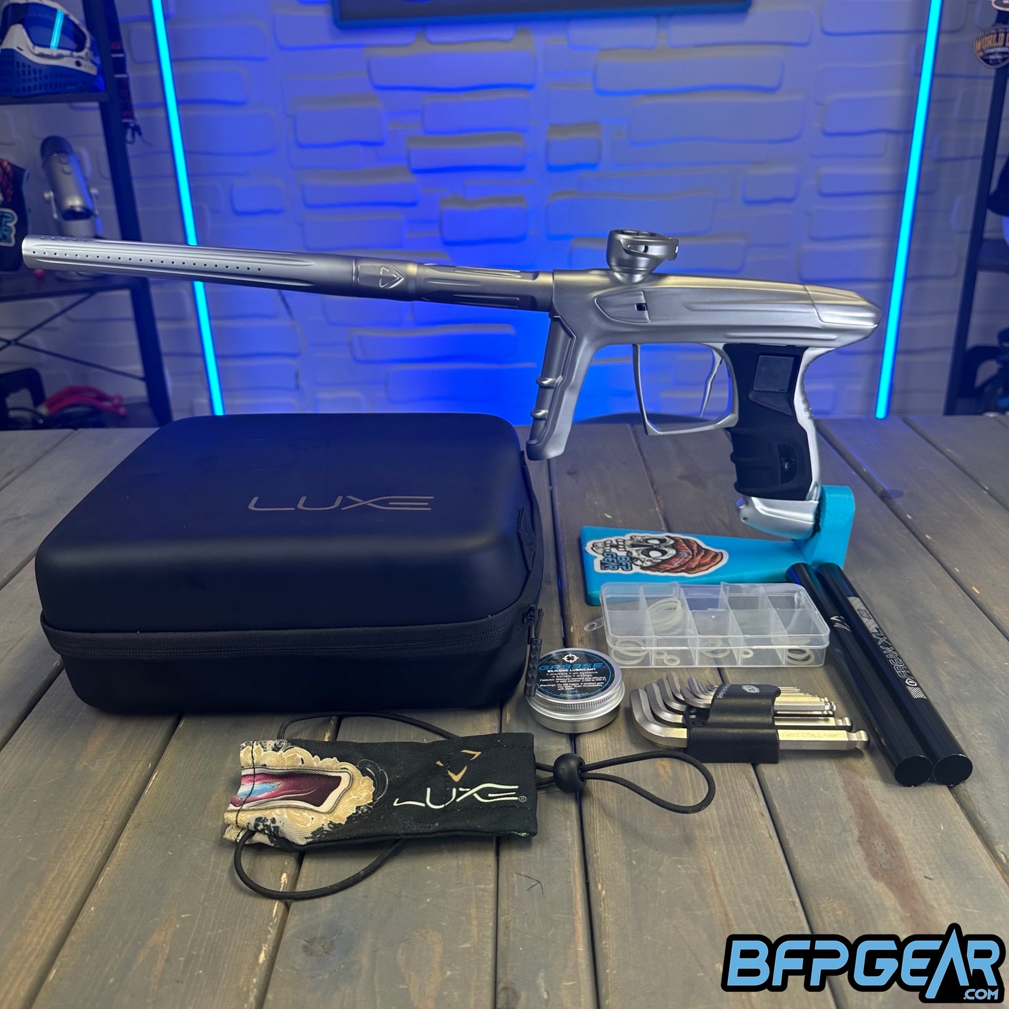 Used DLX Luxe IDOL - Dust White