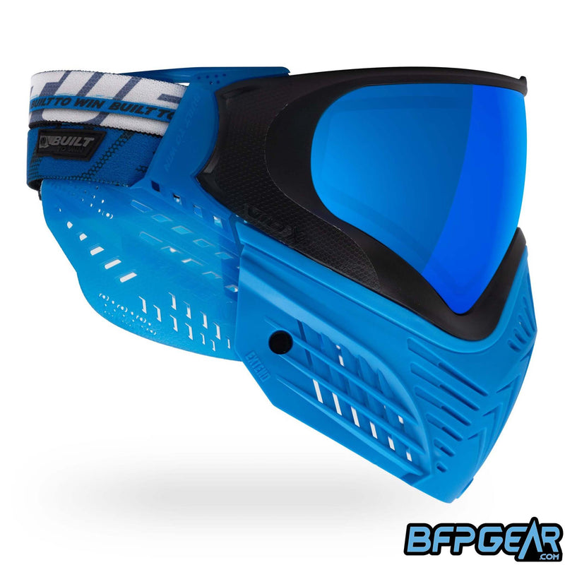 A custom color way of the Vio X6 Ice Black goggle system. Extended blue faceplate and blue soft ears.