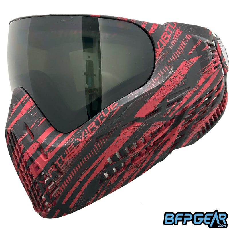 The Virtue VIO Ascend goggle in the graphic red color way, facing the left.