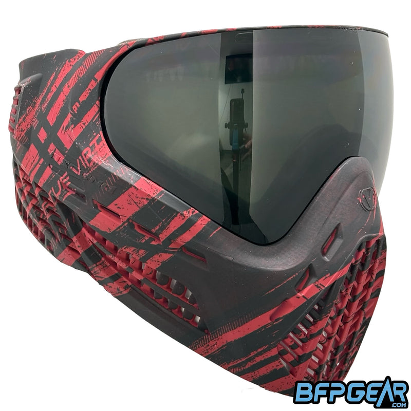 The Virtue VIO Ascend goggle in the graphic red color way, facing the right.