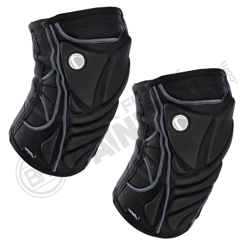 Dye Performance Knee Pads in black.